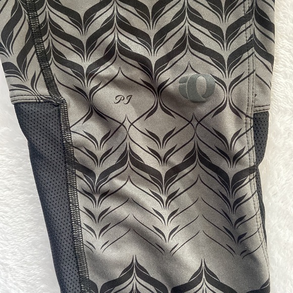 Pearl Izumi Size XL Gray & Black Capri Leggings Purple Trim Back Zip Pocket - Picture 5 of 15